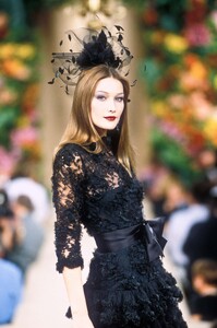 Yves Saint Laurent 1996 Haute Couture 177.jpg