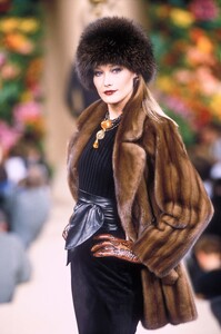 Yves Saint Laurent 1996 Haute Couture 94.jpg