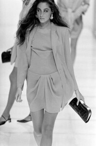 deirdre-- Giorgio Armani Spring 1991Ready To Wear Advance (1).jpg