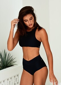dusk-flow-black-bikini_176cbdea-6f88-4f9d-8660-929f8f9333a8.jpg