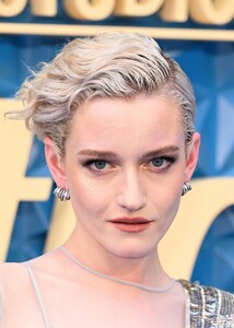 julia-garner-attends-fantastic-four-london-premiere-in-sequinned-thom-browne-6.jpg