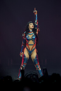 katyperry-inglewood-jul-2025-1.jpg