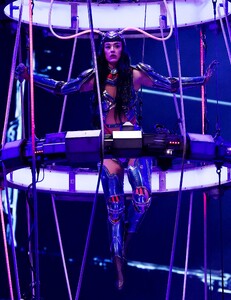 katyperry-inglewood-jul-2025-15.jpg