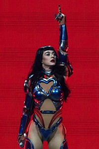 katyperry-inglewood-jul-2025-25.jpg