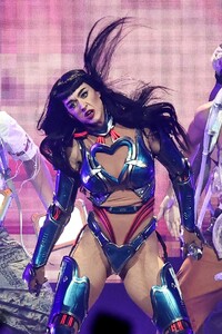 katyperry-inglewood-jul-2025-26.jpg