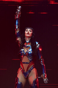 katyperry-inglewood-jul-2025-30.jpg