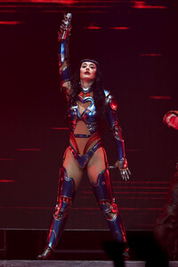 katyperry-inglewood-jul-2025-35.jpg