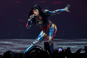 katyperry-inglewood-jul-2025-37.jpg