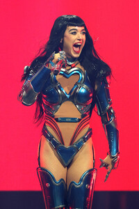 katyperry-inglewood-jul-2025-4.jpg