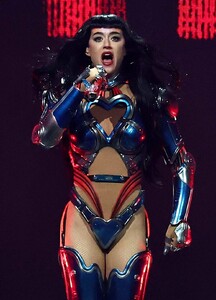 katyperry-inglewood-jul-2025-40.jpg