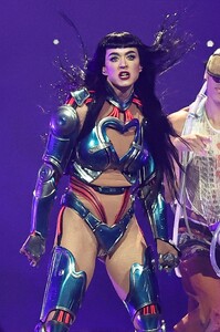 katyperry-inglewood-jul-2025-46.jpg