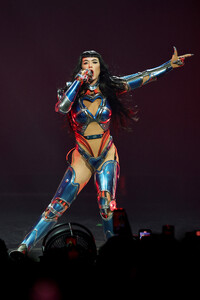 katyperry-inglewood-jul-2025-7.jpg