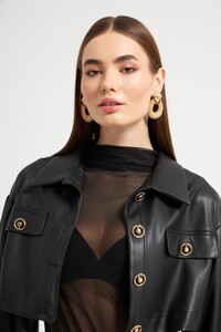 nok-deri-goz-dugmeli-crop-ceket-siyah-1d5d2-.jpg