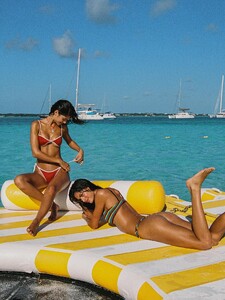 triangl posts 2025-07-21 02.36 DMWZXhfzyF__5_9 522722866_18529522579051394_8827640645405341374_n.jpg