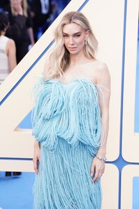 vanessa-kirby-debuts-loewe-s-aqua-whirl-at-fantastic-four-london-premiere-12.jpg