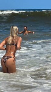 [2025.08.09] livvydunne-lilychee_3695626443801069310.jpg