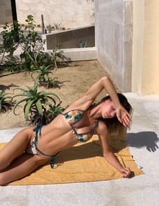 [2025.08.22] haileygrice_537243359_18526595143016781_132373296266186072_n.jpg