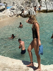 [2025.08.23] barrefaeli_537697833_18526433461041153_1380955812855888649_n.jpg