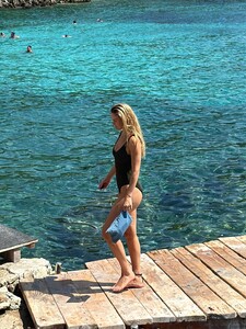 [2025.08.23] barrefaeli_537852002_18526433410041153_891518266113170379_n.jpg