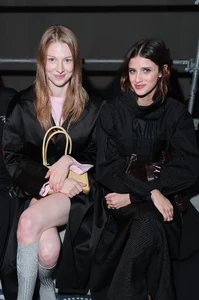 67c0caa298918755813b0ae8_Hunter Schafer_Benedetta Porcaroli_PradaWomenswearFW25_00.webp