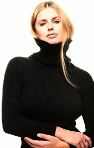 ATrolle - Select portf - gallery_model_1NVbRWXxMsf5.jpg