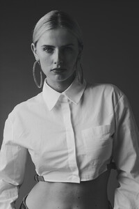 ATrolle - Select portf - gallery_model_bQROkIuXCWyg.JPG