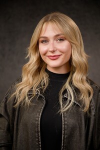 Alyvia_Alyn_Lind_portrait_at_WikiPortraits_Studio_at_Sundance_2025.jpg