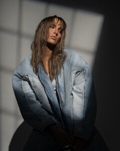 AvaI (IG) - 485183490_18060313400015860_82749266881035929_n_2025-03-17_800x1000.jpg