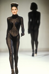 Azzedine Alaia 1991 Women FW 34.jpg