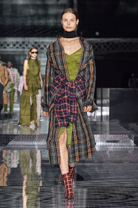 BIRGIT KOS FOR BURBERRY FW20 SHOW - 1612005754-70f7a3b03cfeda324dd8a77a63358723.jpg
