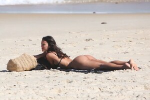 Bruna_Marquezine_in_bikini_on_the_beach_in_Sao_Conrad_08-13-20250011.jpg
