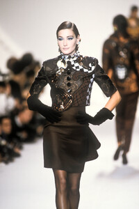 Christian Dior 1991 Women RTW 67.jpg
