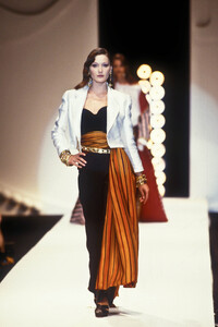 Christian Dior 1993 Women RTW 153.jpg