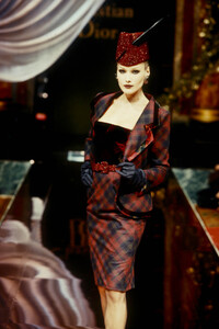 Christian Dior 1995 Haute Couture 56.jpg