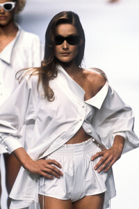 Christian Dior 1995 Women RTW 103.jpg