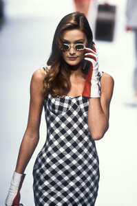 Christian Dior 1995 Women RTW 67.jpg