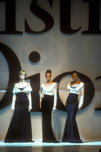 Christian Dior 1996 Women RTW 148.jpg