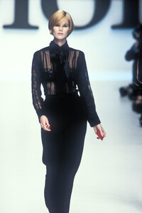 Christian Dior 1996 Women RTW 179.jpg