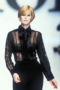 Christian Dior 1996 Women RTW 180.jpg