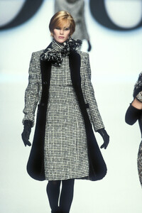 Christian Dior 1996 Women RTW 9.jpg