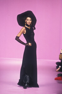 Christian Lacroix 1993 Women RTW 227.jpg