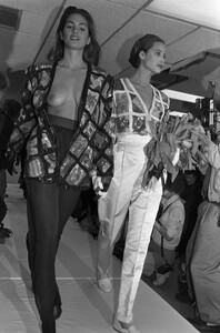 Cindy Crawford_Marc Jacobs_ FallWinter 1988_11-04-1988 (3).jpg