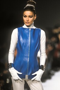 Claude Montana 1991 Women RTW 34.jpg