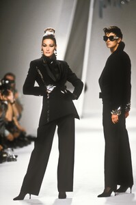 Claude Montana 1991 Women RTW 45.jpg