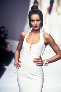 Claude Montana 1993 Women RTW 21.jpg
