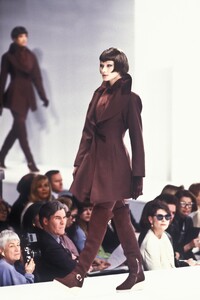 Claude Montana 1993 Women RTW 35.jpg