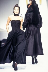 Claude Montana 1993 Women RTW 40.jpg