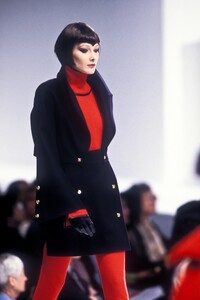 Claude Montana 1993 Women RTW 95.jpg