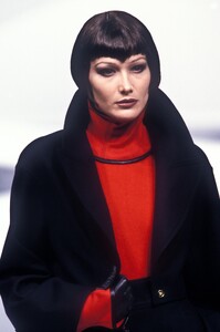 Claude Montana 1993 Women RTW 99.jpg
