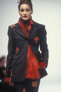 Dolce Gabbana 1992 Women RTW 102.jpg